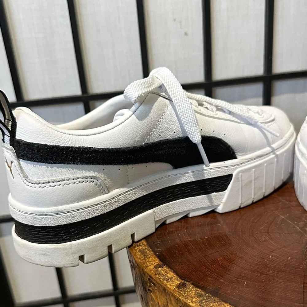 Puma White Platform Sneakers with Black Stripe EUC Size 7 - Picture 7 of 9